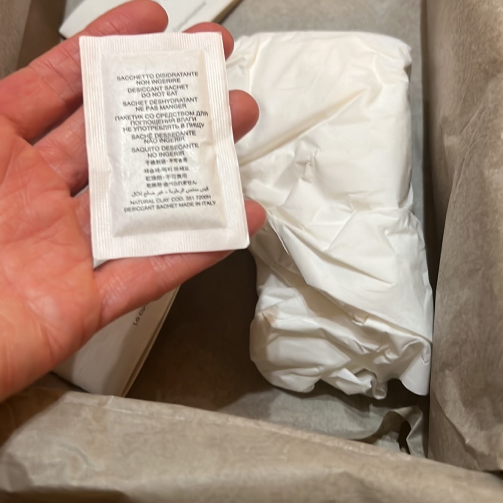 Gucci Empty Box With Tissue, Certificates And Dus… - image 6